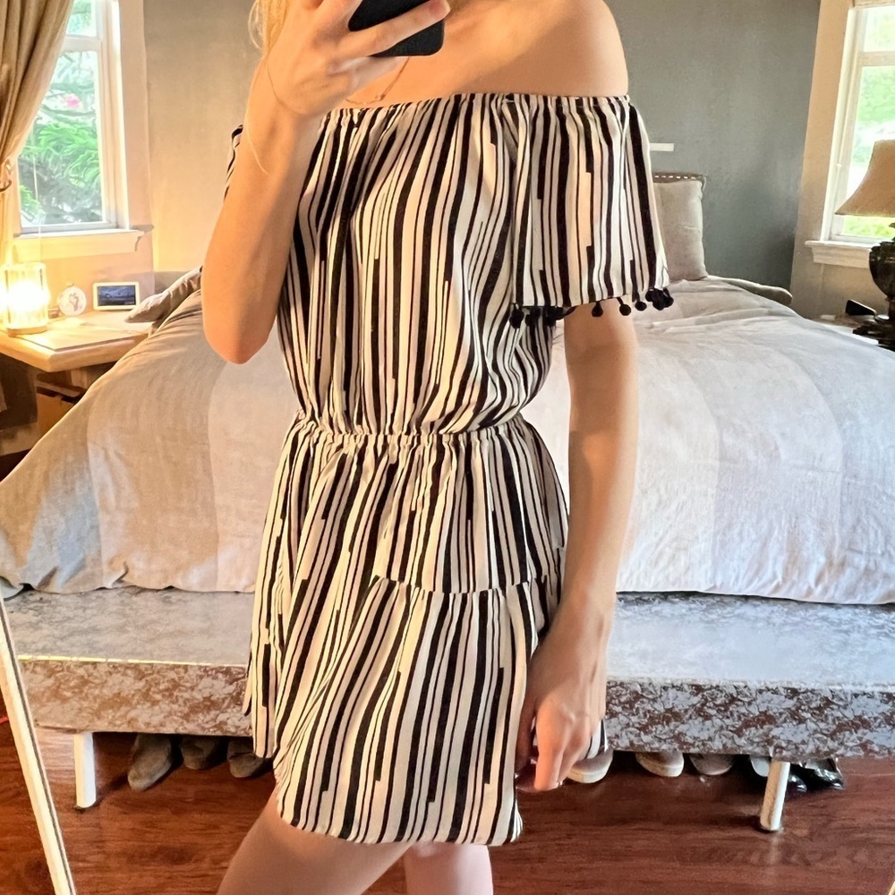 ee: Some Black and White Striped, Off the Shoulder Romper Size Small